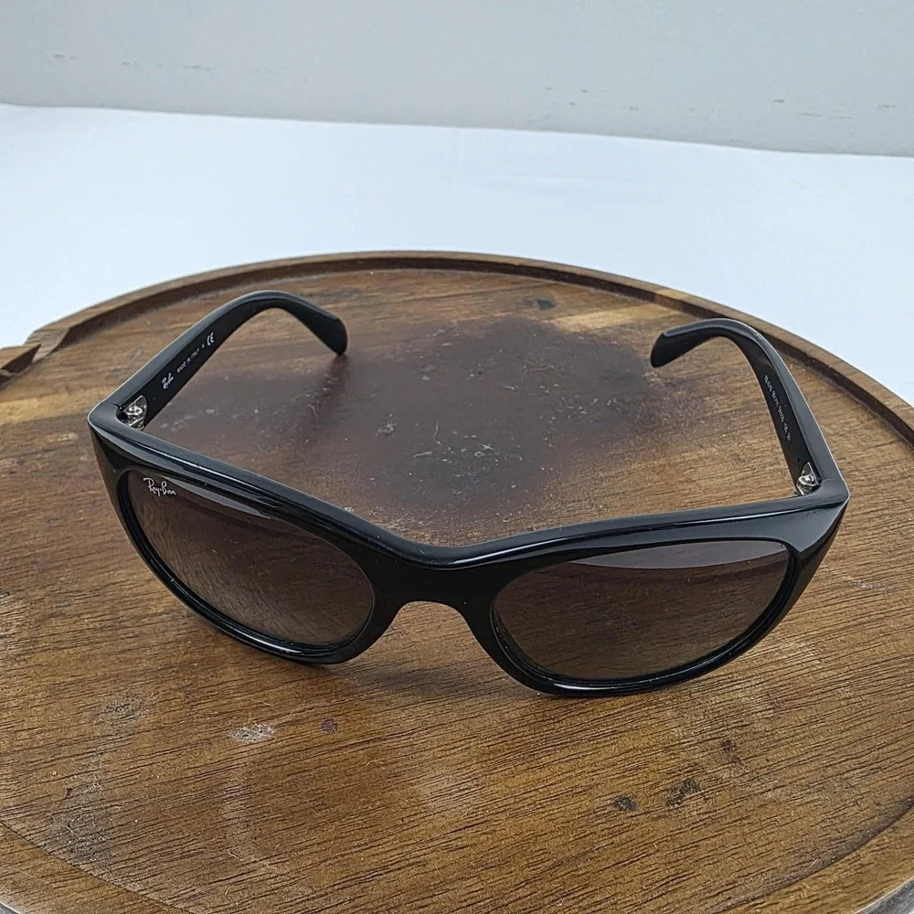 Ray-Ban RB 4216 Sunglasses Womens 56-20 Black Gray Cat Eye Gradient Italy 601/11
